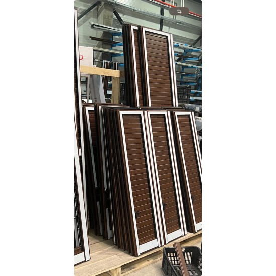 Persiana alluminio effeto legno noce, telaio a zeta su 3 lati, lamele regolabili 1100 x 2200