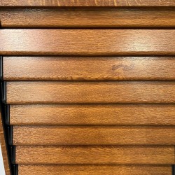 Persiana alluminio effeto legno golden oak, telaio a zeta su 3 lati, lamele regolabili 650 x 1400